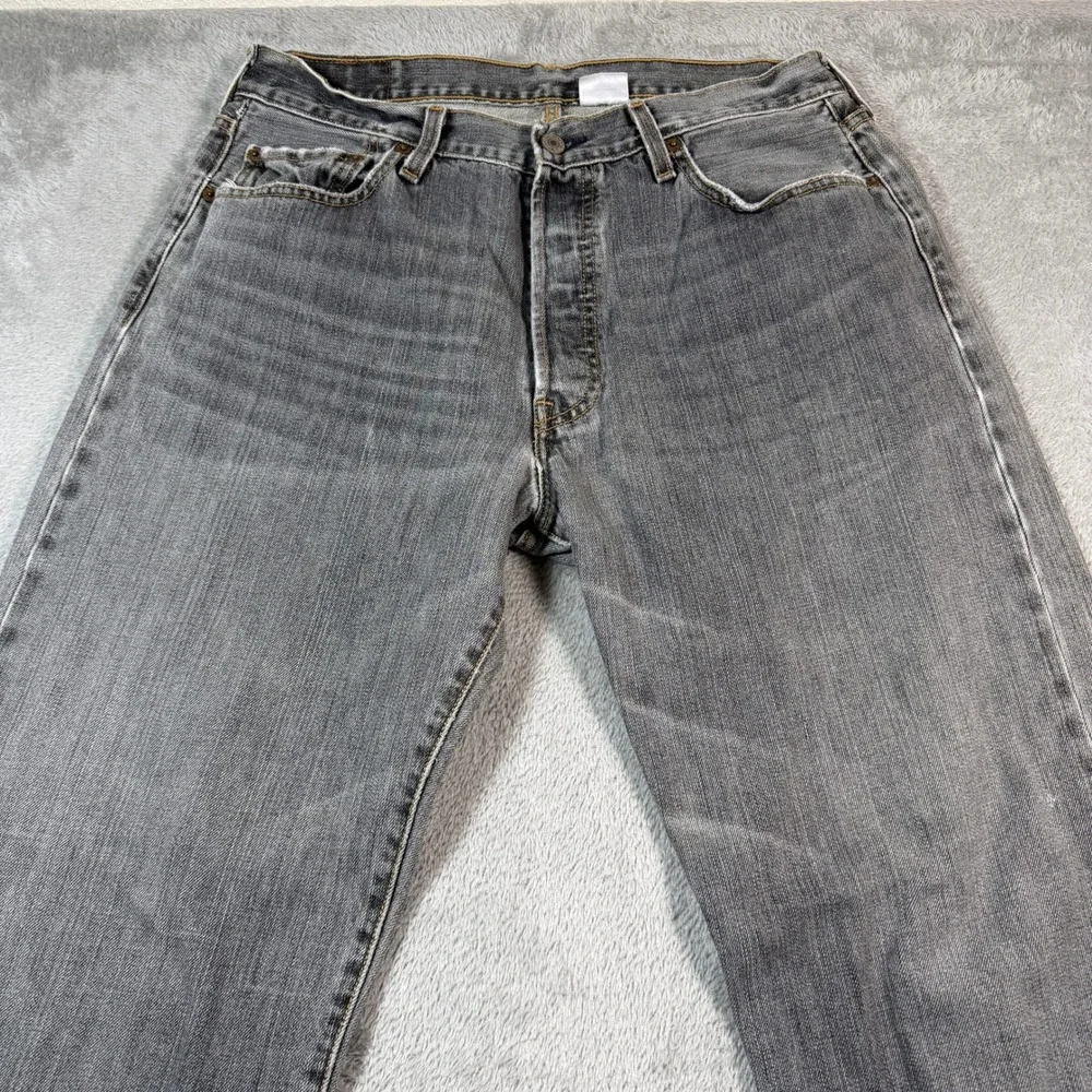 Levis 501 Jeans Mens 34x32 (Fits 32x31) Gray Button Fly Straight Leg Denim